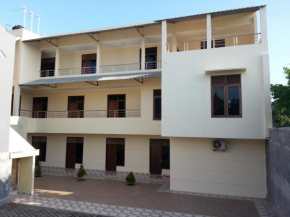  Discovery Homestay  Макассар